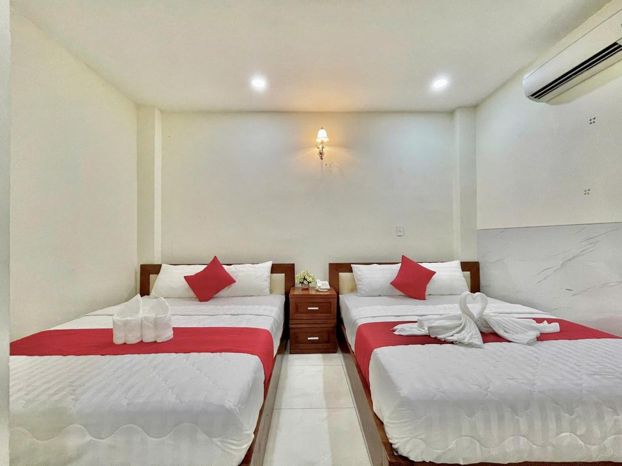 Nhu Y Hotel Хошимин Екстериор снимка